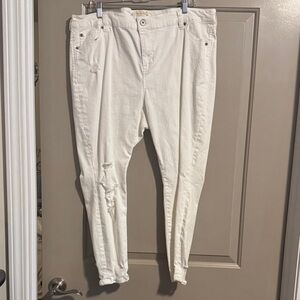 Elegant White Distressed Skinny Jeans
